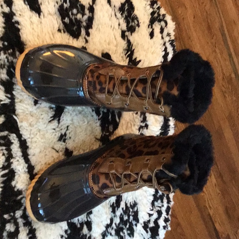 Snow boots